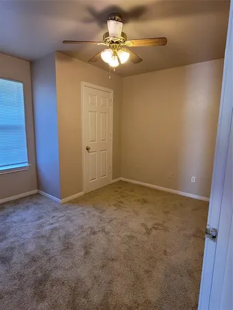 en house with an entryway