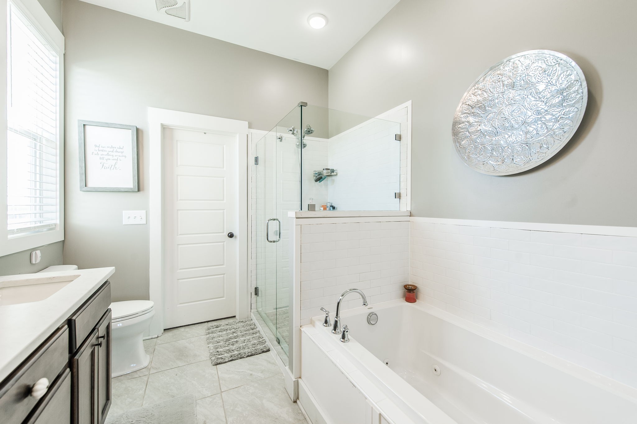 449 Fowler Ford Road Portland, TN 37148 - Photo 26 of 46 a bathroom with a tub a sink and a mirror