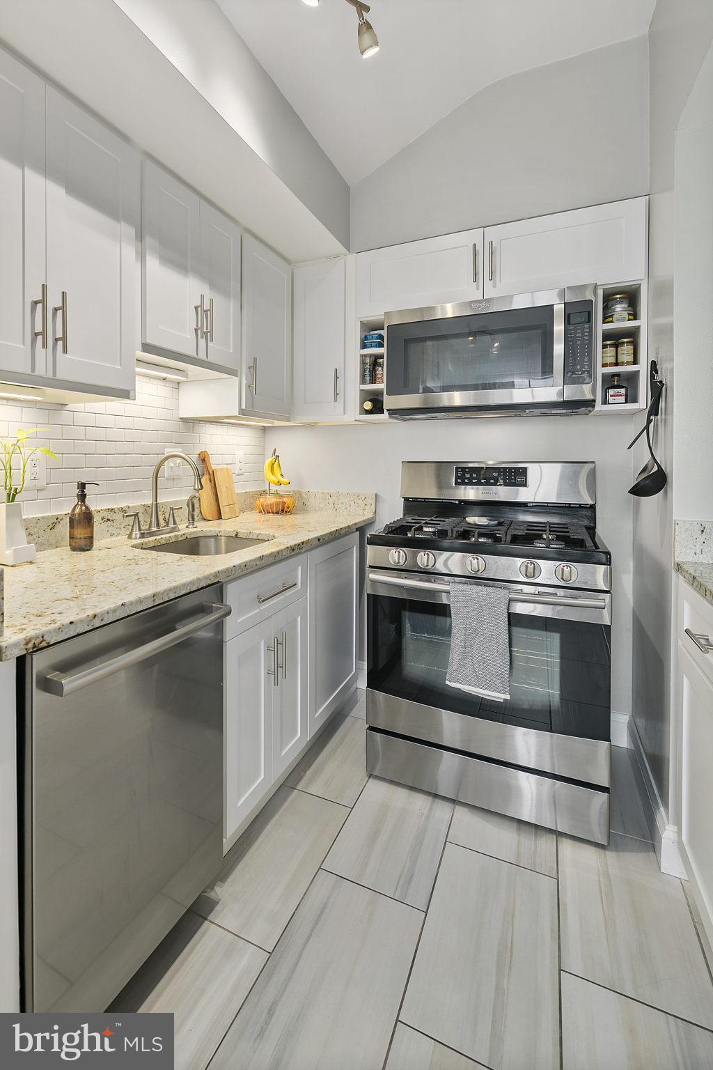 2707 Adams Mill Road Northwest, Unit 404 Washington, DC 20009 - Photo 19 of 54 Granite countertops