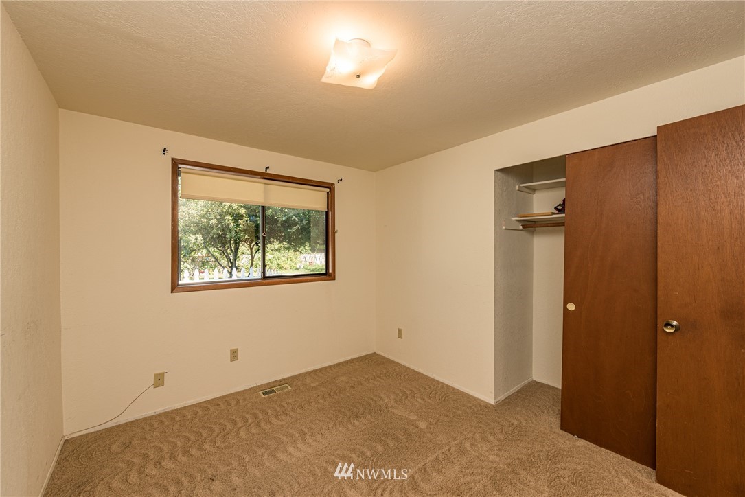 281 Wright Road Sequim, WA 98382 - Photo 11 of 25 an empty room with windows