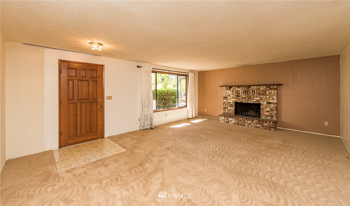 281 Wright Road Sequim, WA 98382 - Photo 3 of 25 an empty room with windows and fireplace