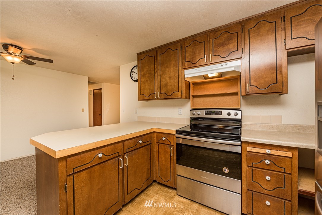 281 Wright Road Sequim, WA 98382 - Photo 7 of 25 a kitchen with cabinets and steel appliances
