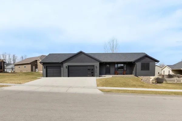 $519,900 | 1508 Pioneer Drive, Holmen, WI 54636