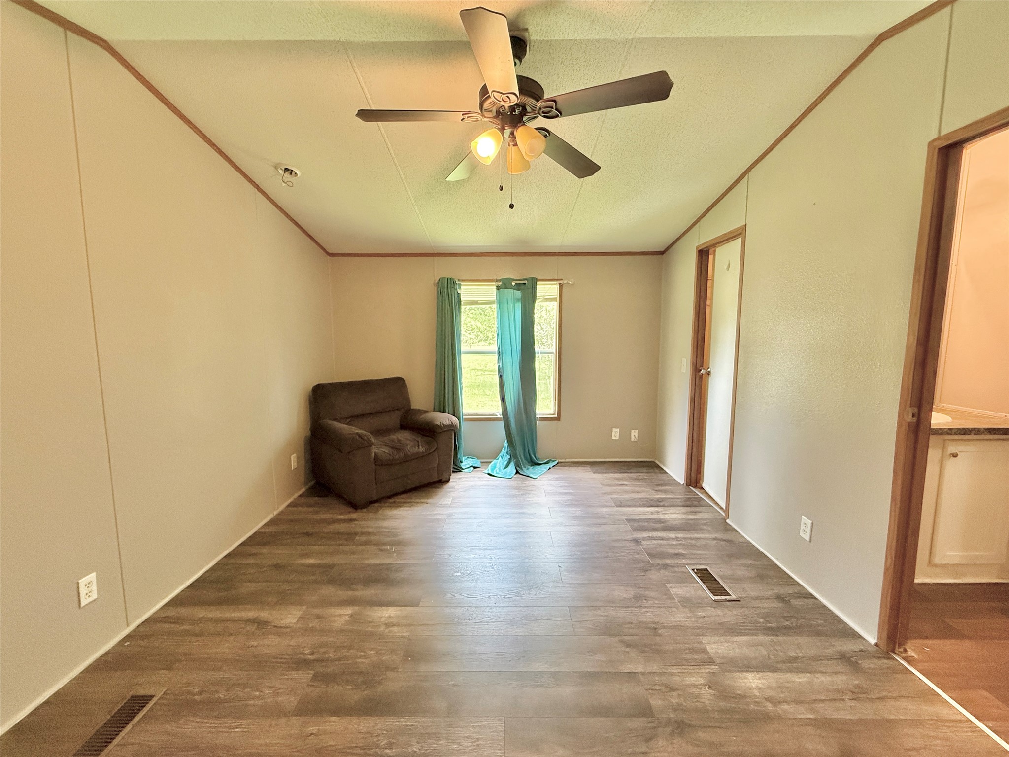 102 Western Way Angleton, TX 77515 - Photo 18 of 40