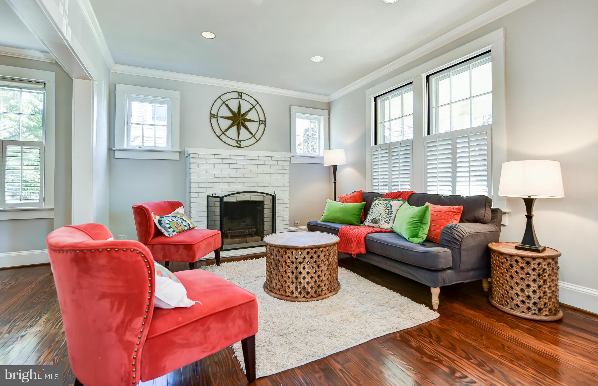 206 East Spring Street Alexandria, VA 22301 - Photo 6 of 30 Living Room