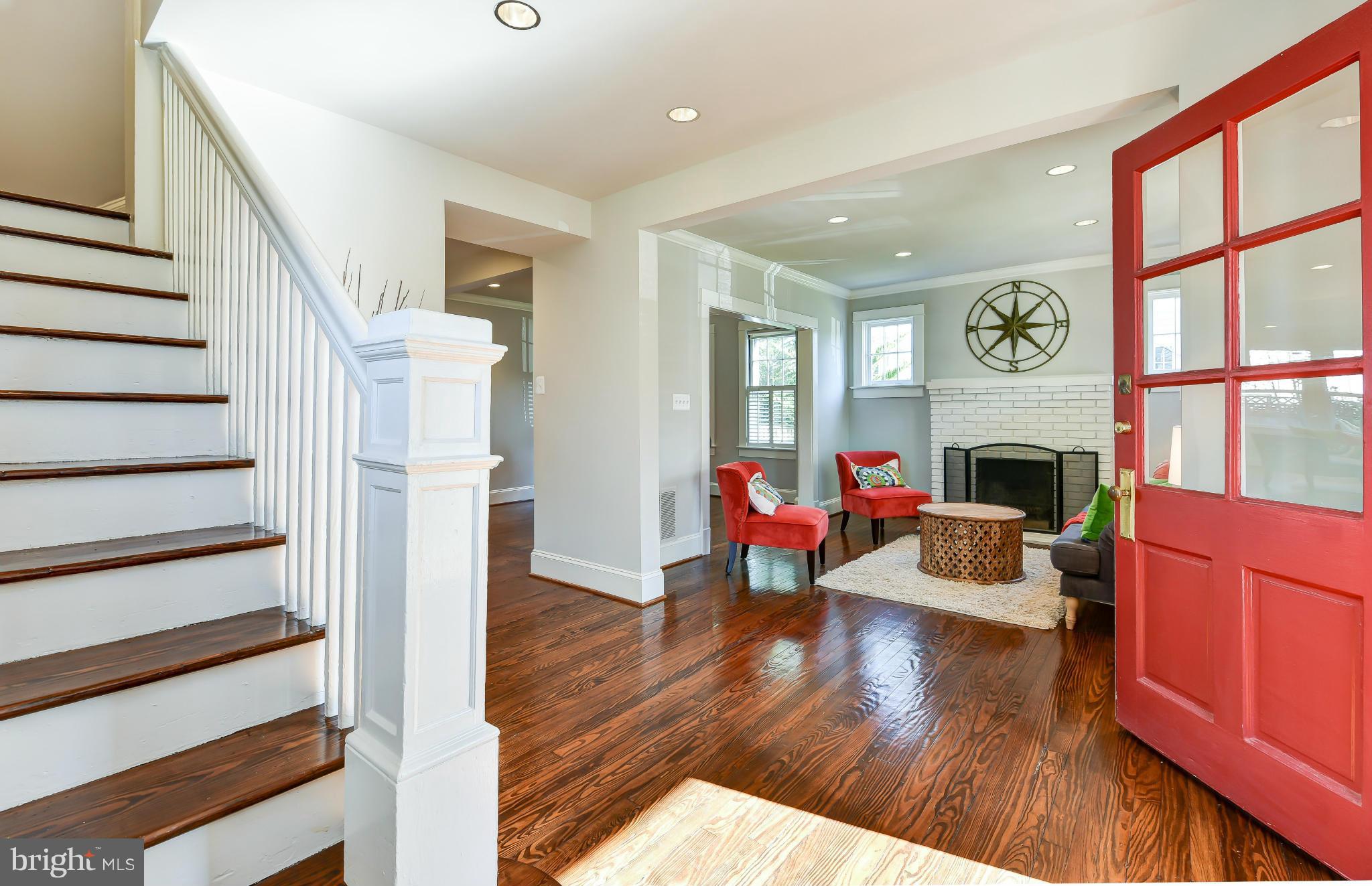206 East Spring Street Alexandria, VA 22301 - Photo 9 of 30 Foyer