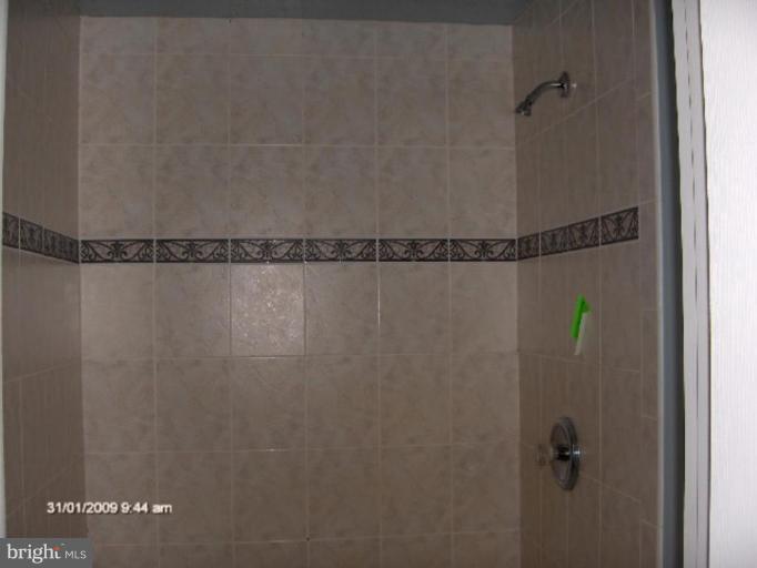 8199 Oakglen Road Manassas, VA 20110 - Photo 11 of 14 Bath #2