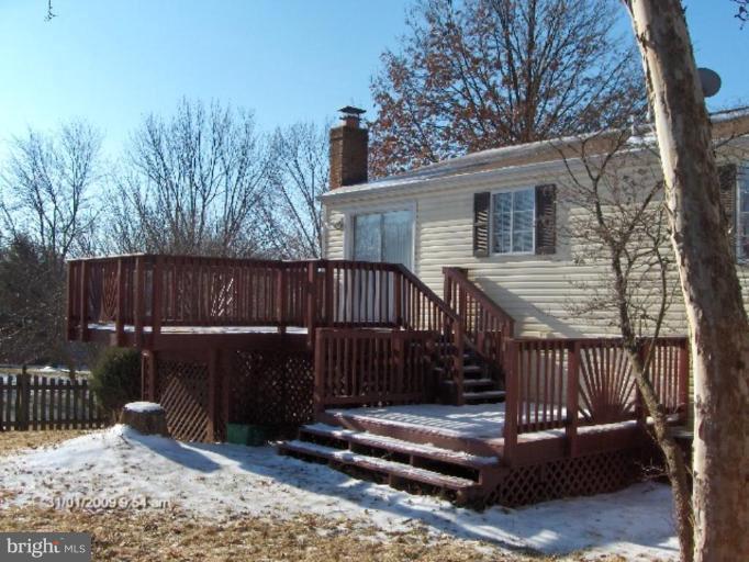 8199 Oakglen Road Manassas, VA 20110 - Photo 14 of 14 Deck