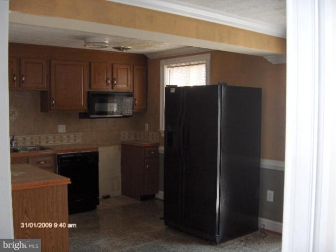 8199 Oakglen Road Manassas, VA 20110 - Photo 4 of 14 Kitchen