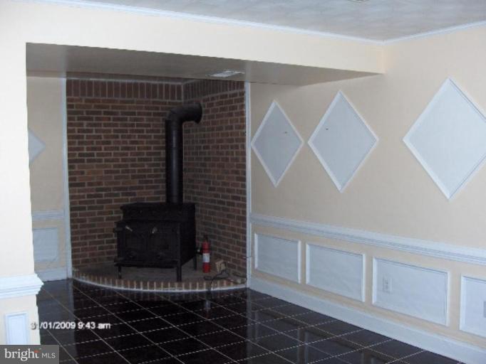 8199 Oakglen Road Manassas, VA 20110 - Photo 10 of 14 Fireplace