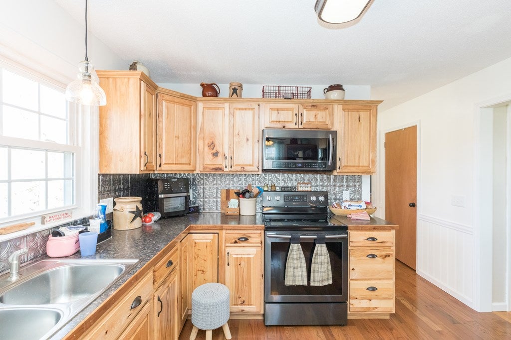 122 Robinhood Road Galax, VA 24333 - Photo 13 of 70 Gallery Image 13