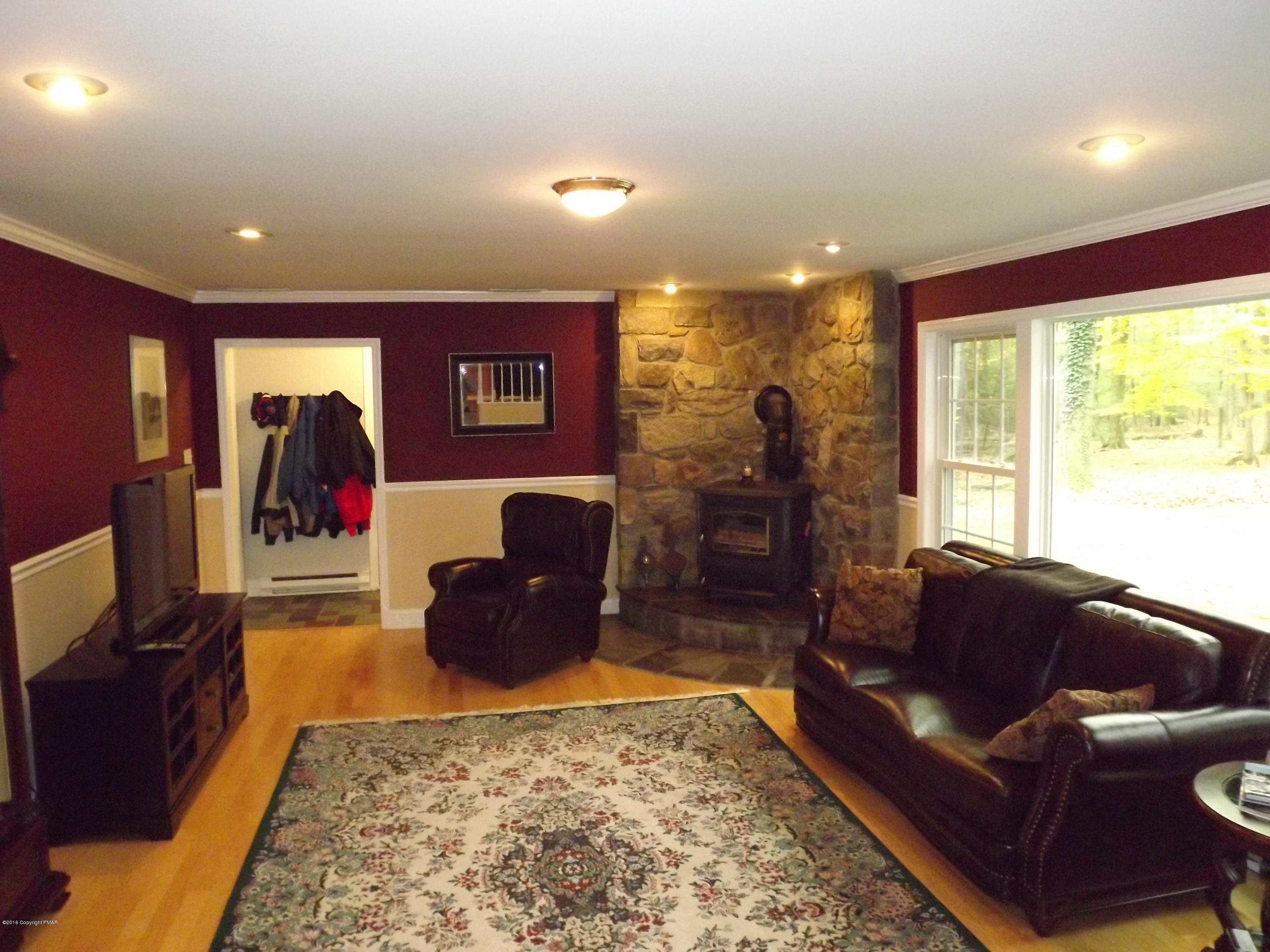 123 Balson Road Stroudsburg, PA 18360 - Photo 3 of 40 Family Room