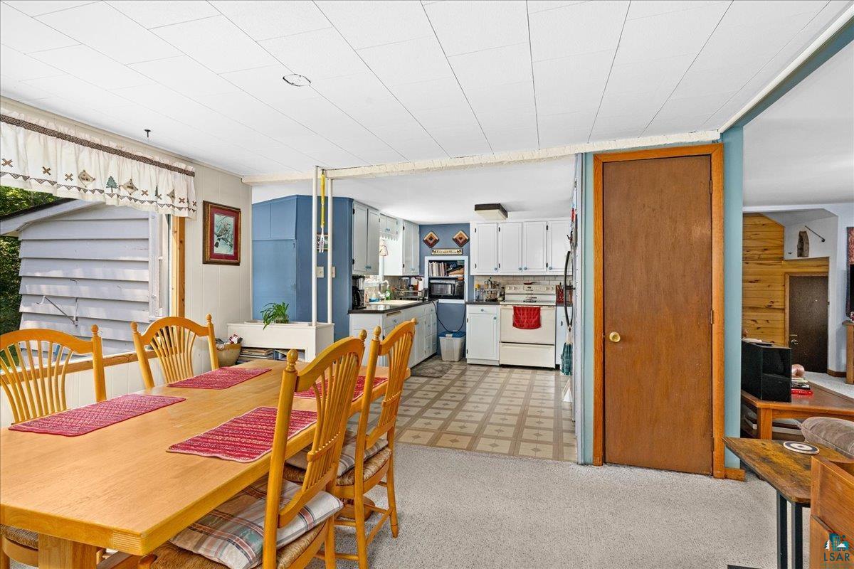 3310 Strand Road Duluth, MN 55803 - Photo 12 of 38 Dining to Kitchen View