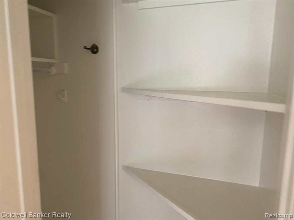 4045 West Maple Road, Unit 202 Bloomfield Hills, MI 48301 - Photo 15 of 23