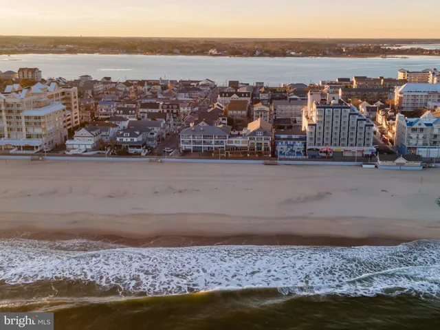 a view of city view and ocean view