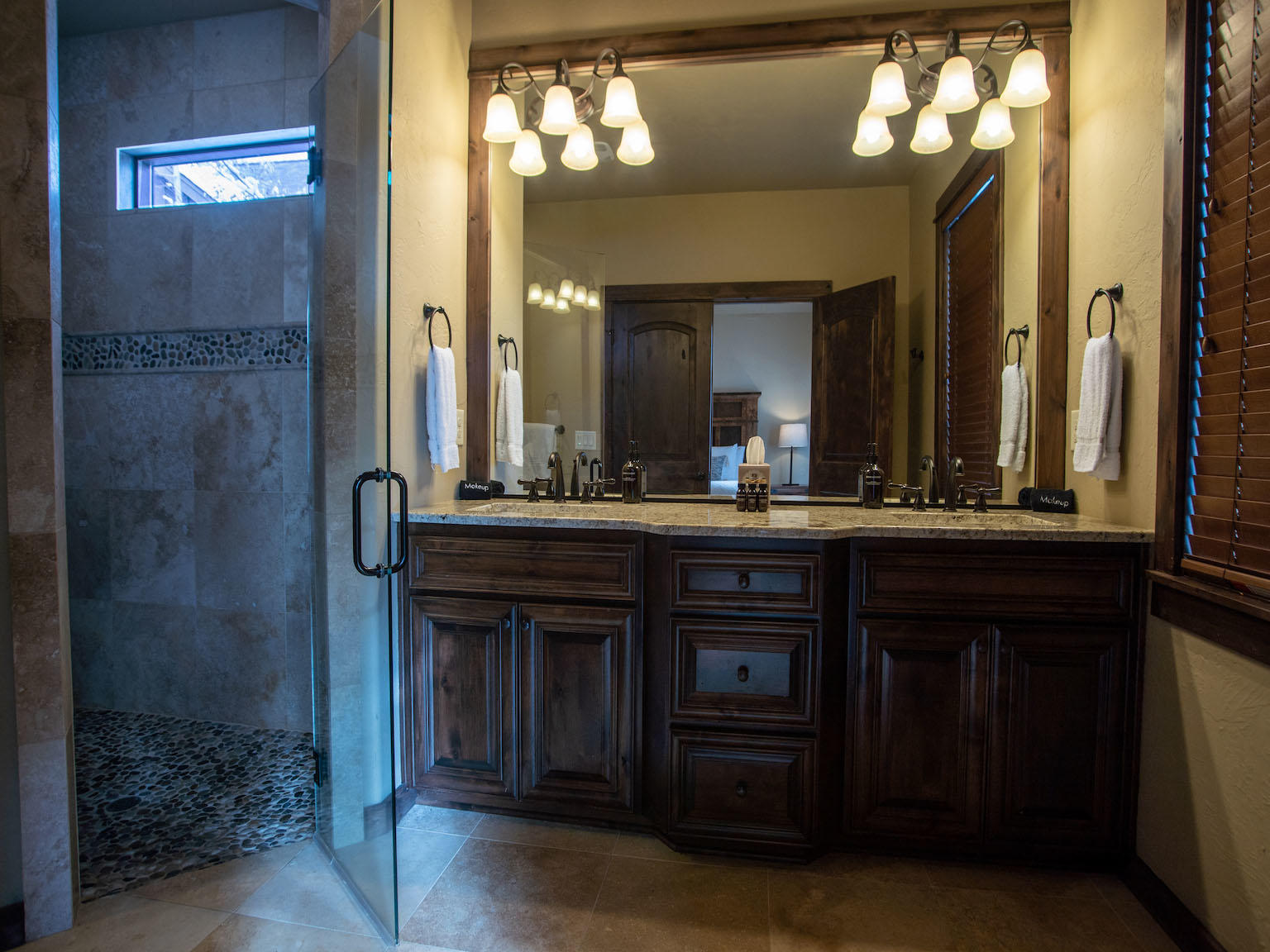 56558 Dancing Rock Loop Bend, OR 97707 - Photo 12 of 33 bathroom