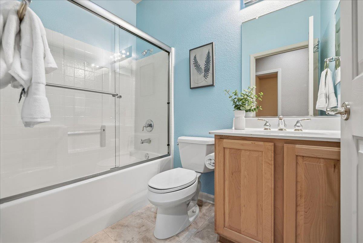 286 Lariat Loop Lincoln, CA 95648 - Photo 15 of 37 a bathroom with a sink a toilet and shower