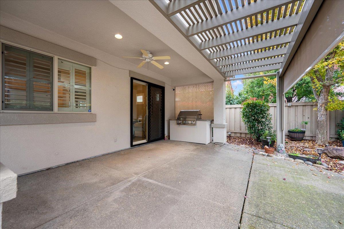 286 Lariat Loop Lincoln, CA 95648 - Photo 17 of 37 a view of an entryway with a livingroom