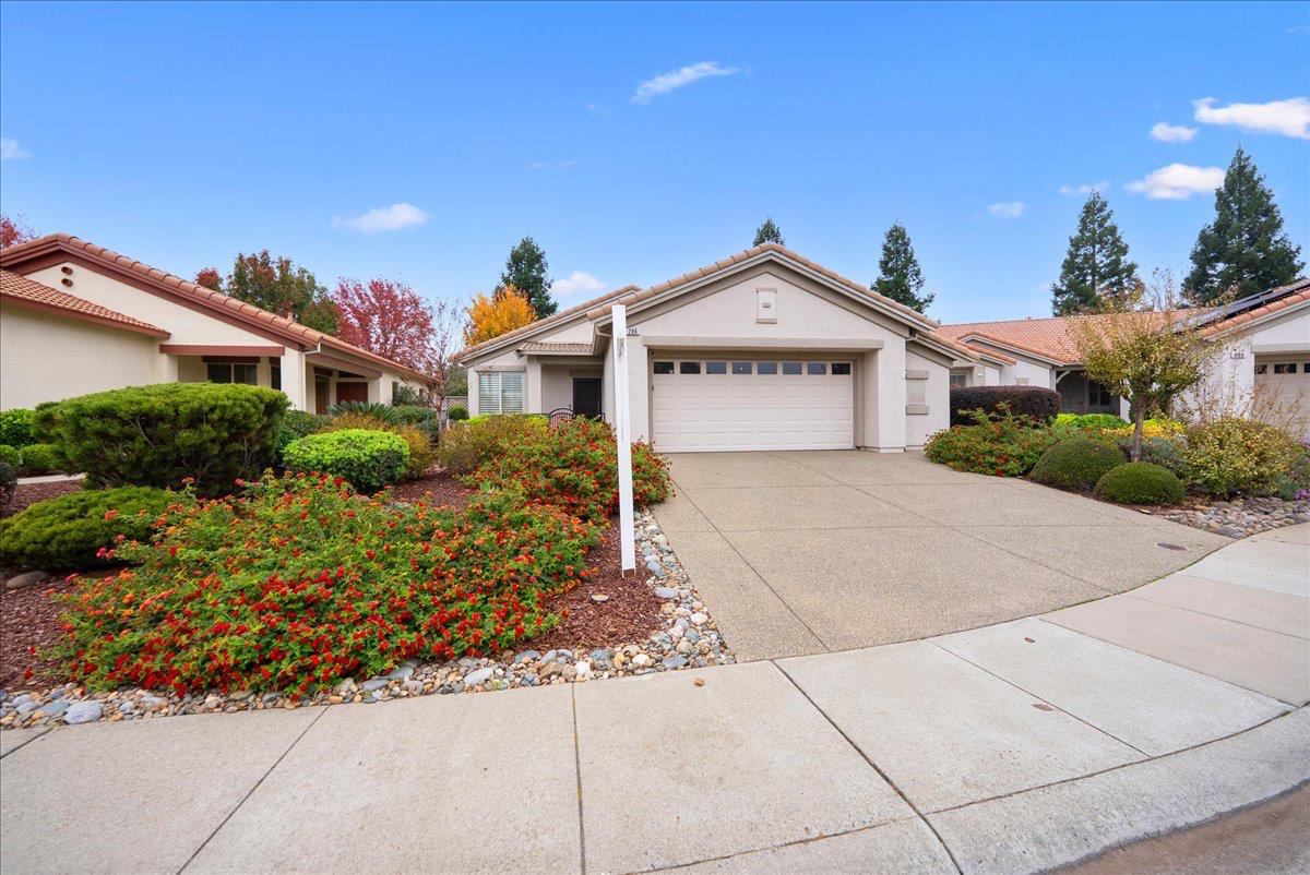 286 Lariat Loop Lincoln, CA 95648 - Photo 2 of 37 a front view of a house with a yard