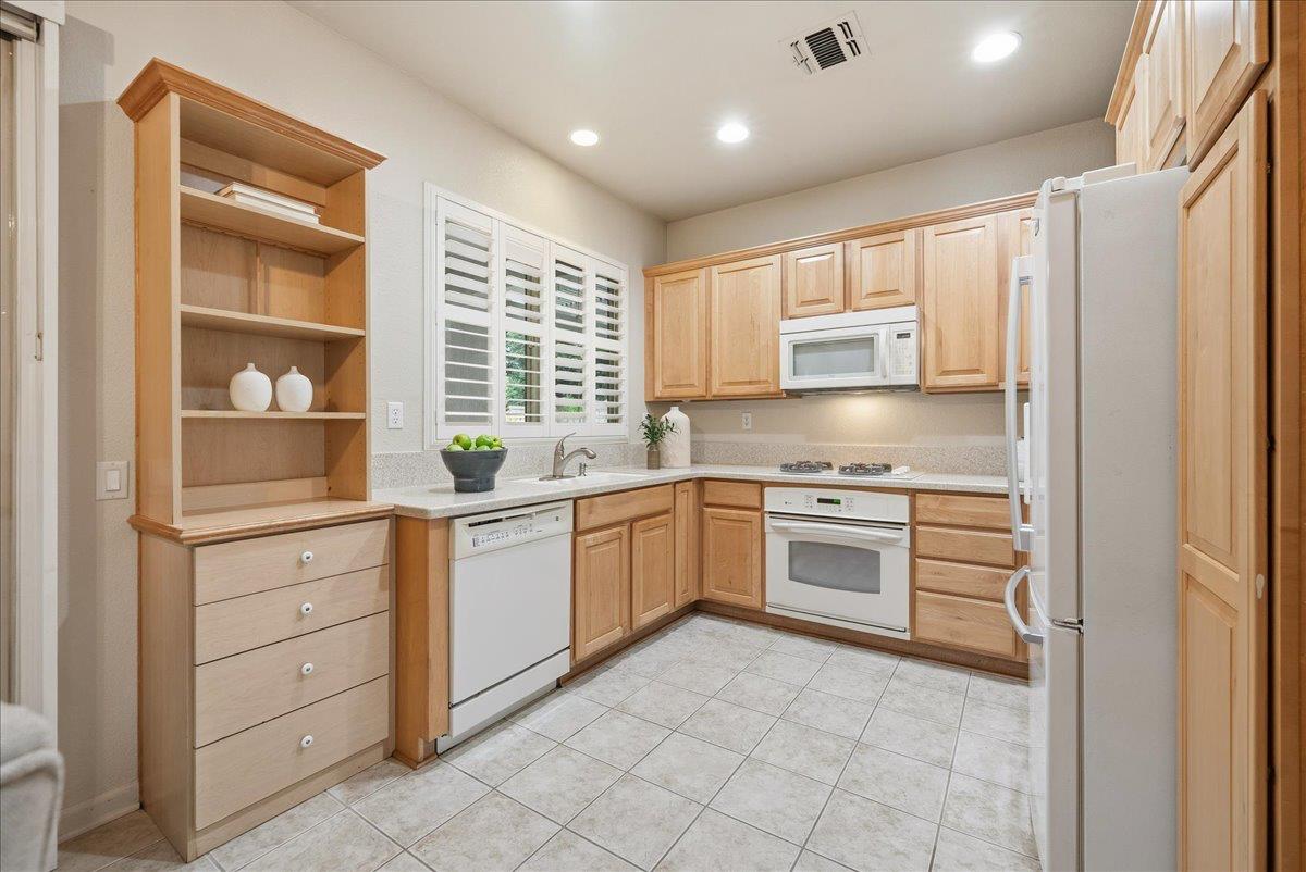 286 Lariat Loop Lincoln, CA 95648 - Photo 10 of 37 a kitchen with cabinets appliances and a window