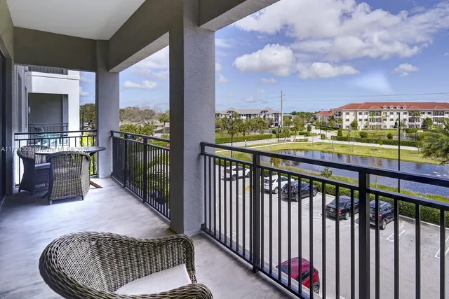 $3,599 | 3333 Central Gardens Circle, Unit PINNACLE, Palm Beach Gardens, FL 33418