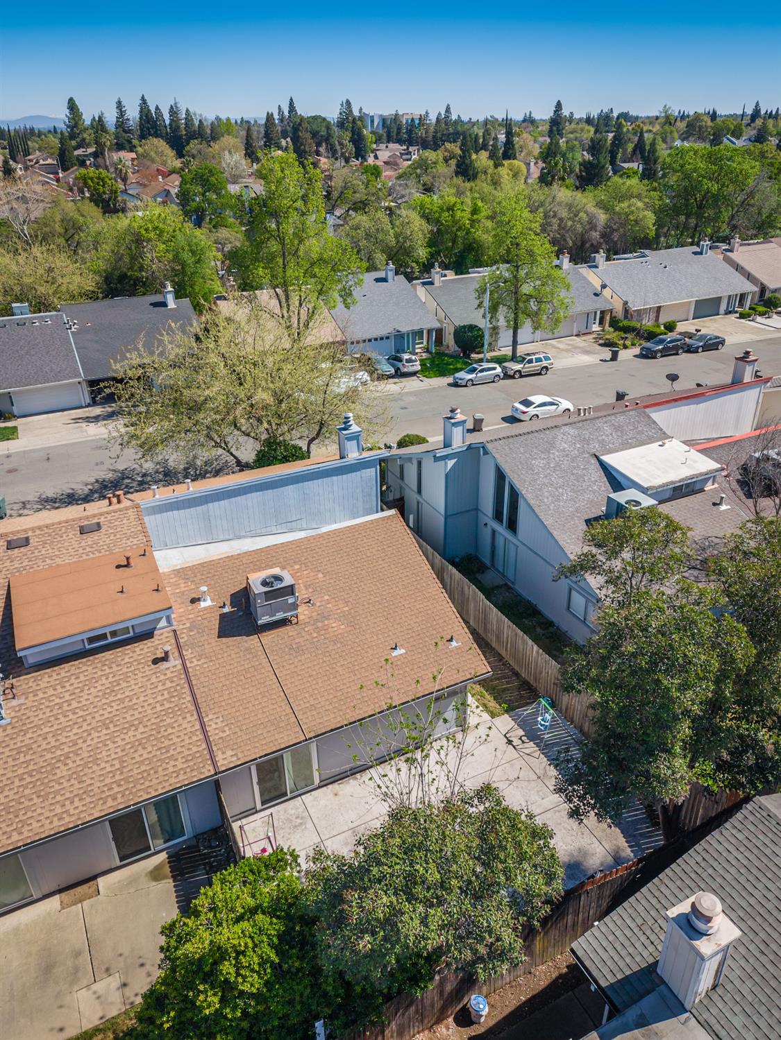 2000 Inglis Way, Unit A Roseville, CA 95678 - Photo 40 of 45 an aerial view of a house with a yard