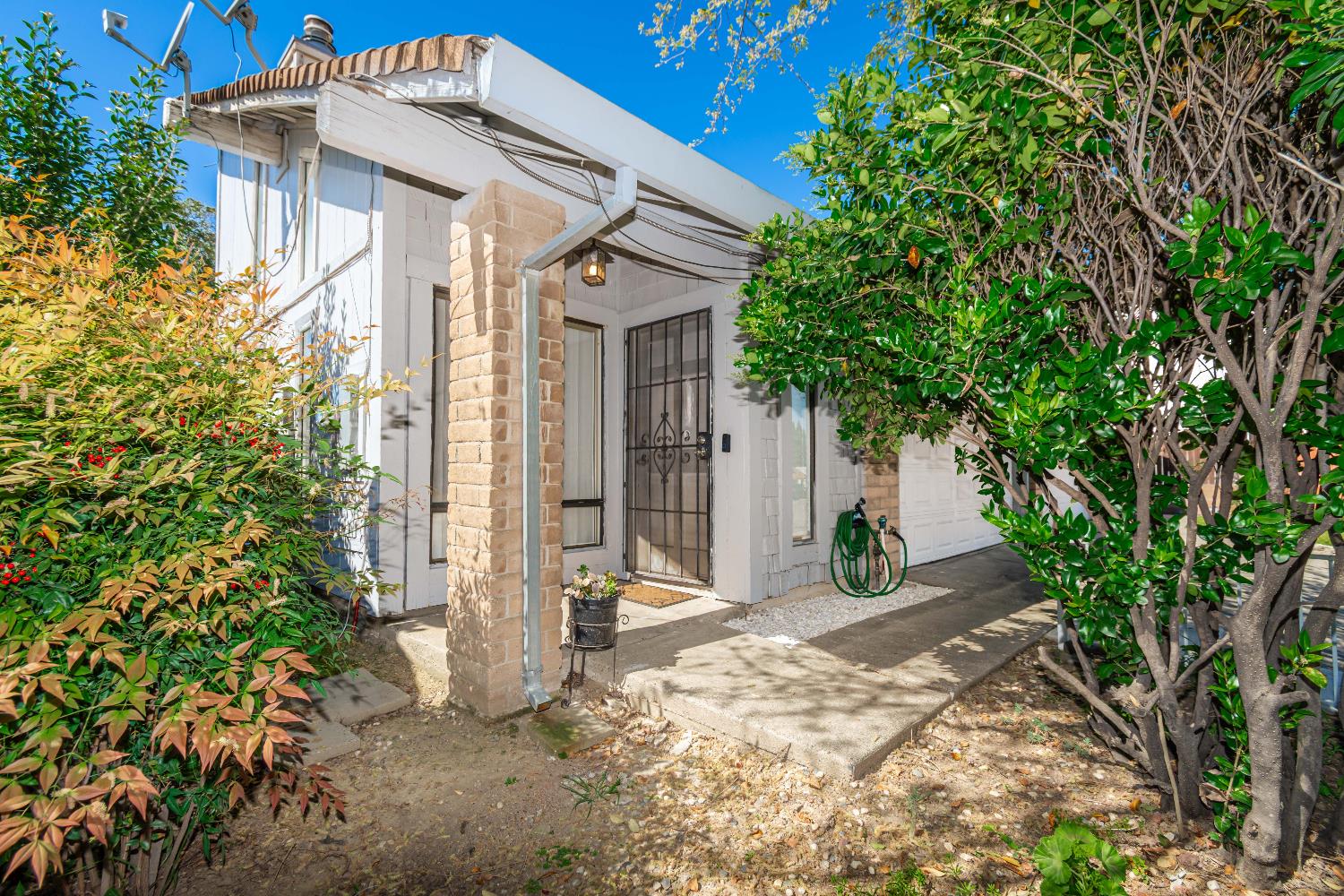 2000 Inglis Way, Unit A Roseville, CA 95678 - Photo 4 of 45 a view of a house with a tree
