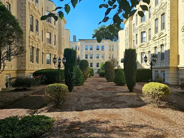 $2,350 | 1862 Beacon Street, Unit 1B3, Brookline, MA 02445