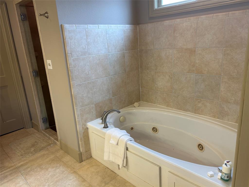 1434 Lakeside Trail Whitney, TX 76692 - Photo 11 of 27 Baster Bath