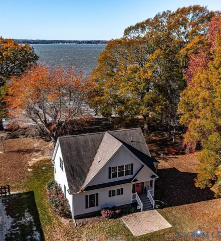 a view of house with roof and yard