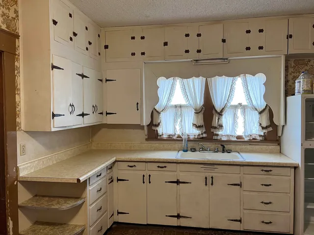 $40,000 | 438 West 5th Street, Florence, KS 66851