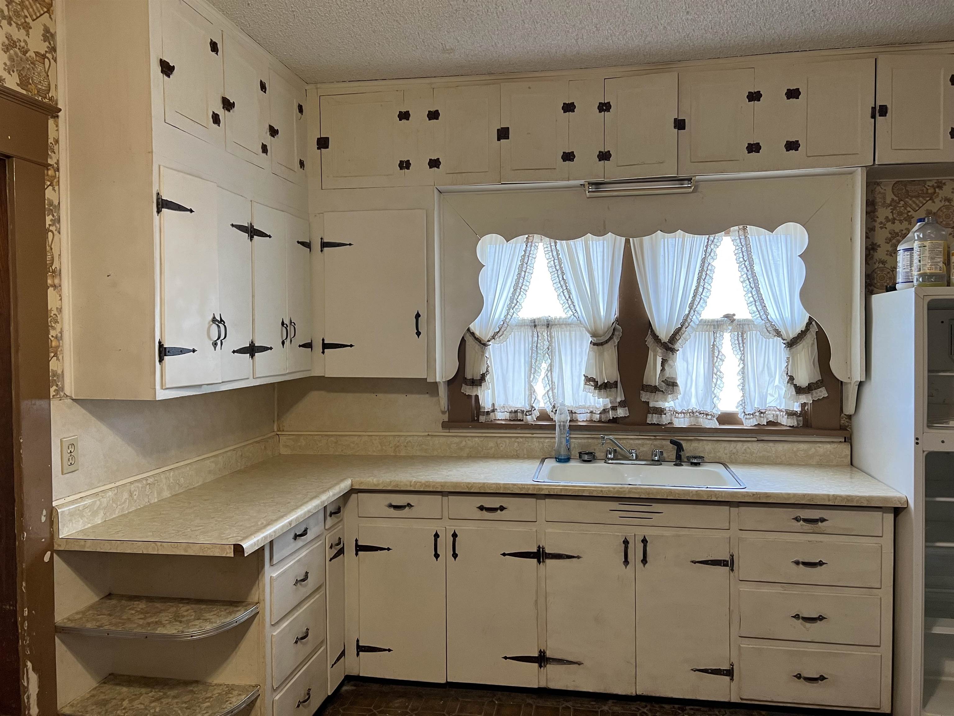 438 West 5th Street Florence, KS 66851 - Photo 18 of 35