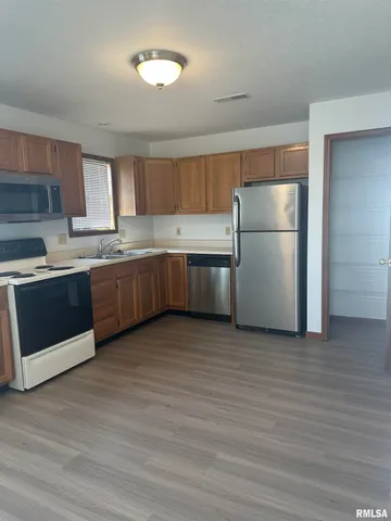 $1,500 | 3130 Cascade Drive, Springfield, IL 62704