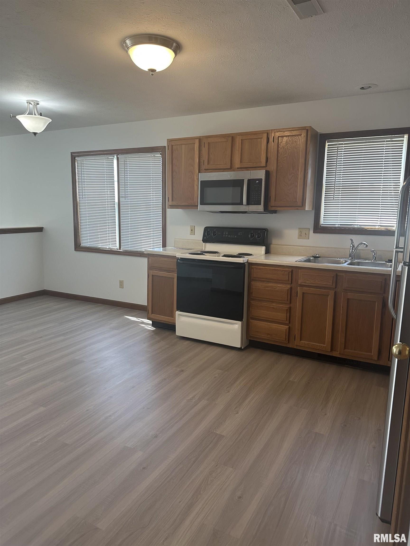 3130 Cascade Drive Springfield, IL 62704 - Photo 3 of 11