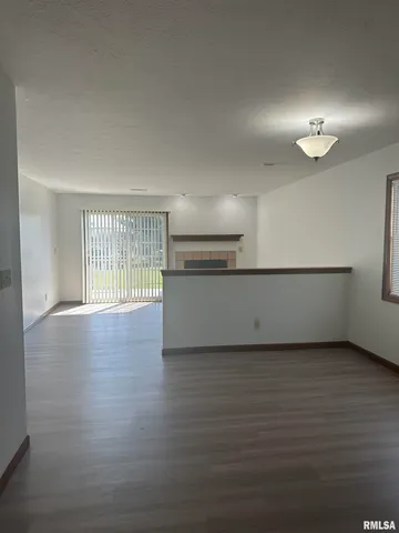 $1,500 | 3130 Cascade Drive, Springfield, IL 62704