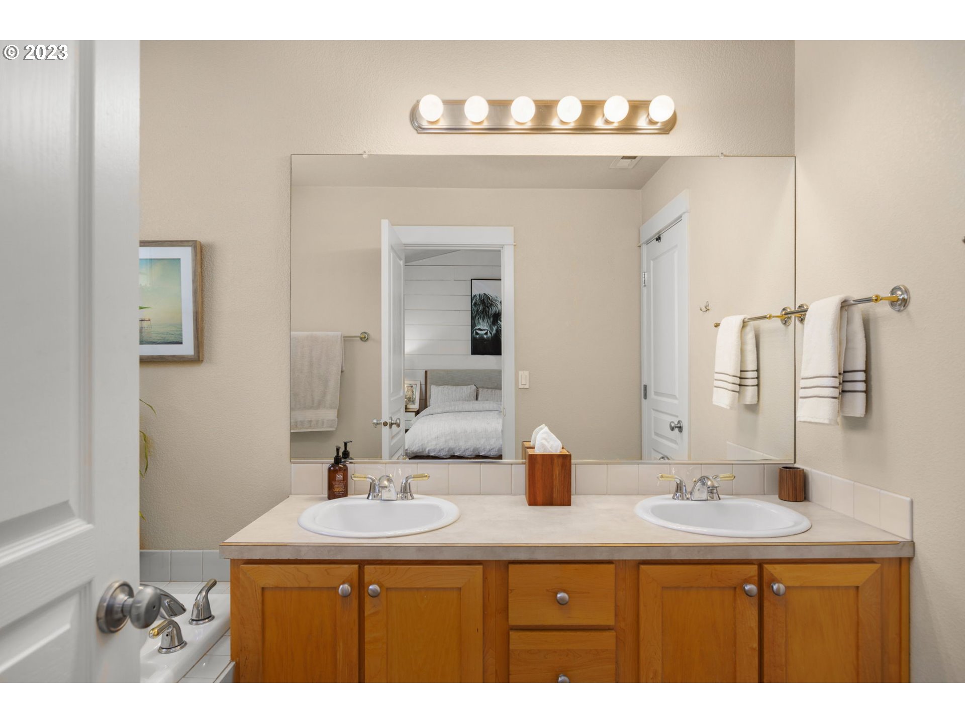 14740 Southwest Redbud Way Beaverton, OR 97007 - Photo 17 of 27 Owner's Suite Bathroom