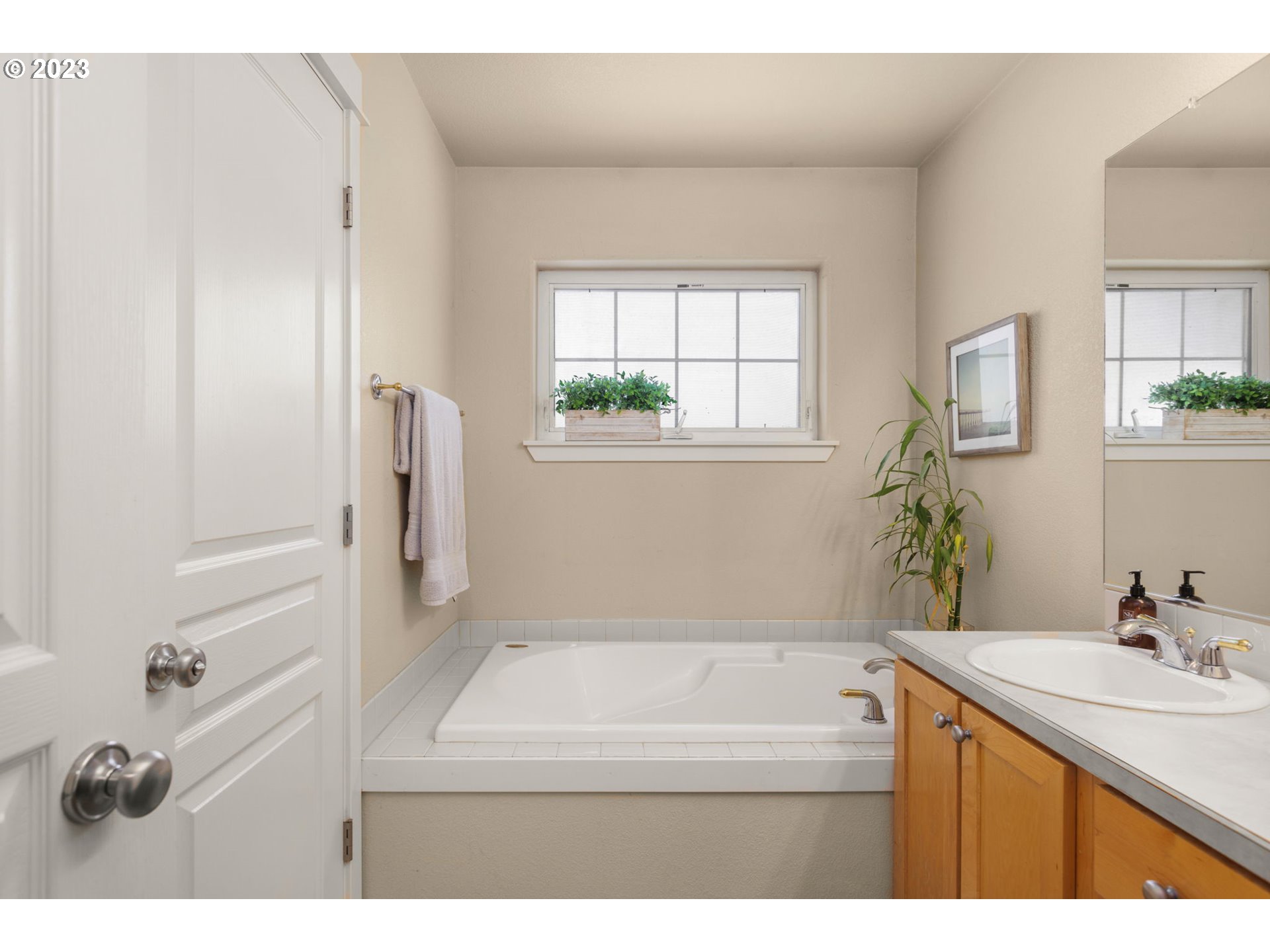 14740 Southwest Redbud Way Beaverton, OR 97007 - Photo 18 of 27 Owner's Suite Bathroom