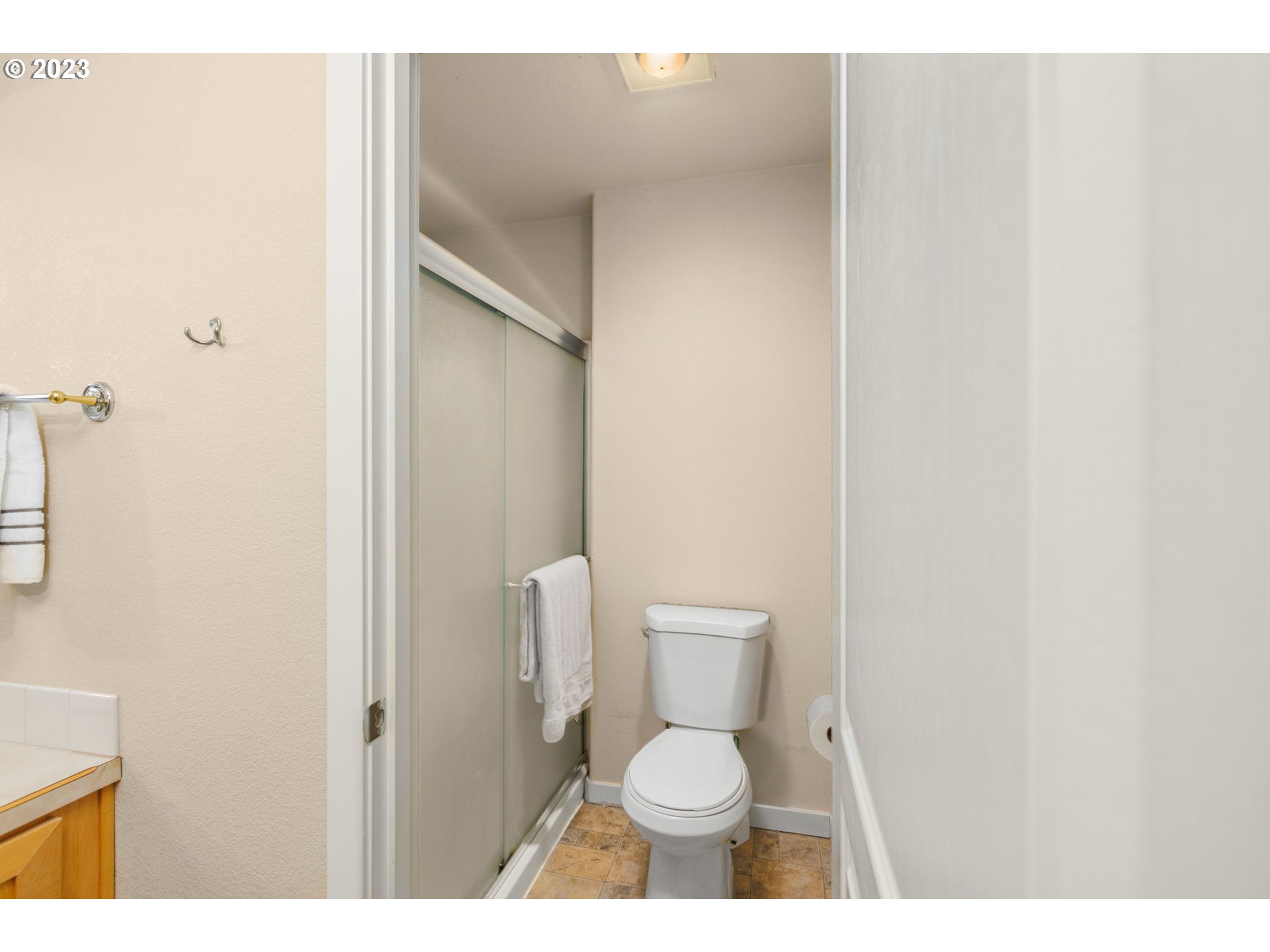 14740 Southwest Redbud Way Beaverton, OR 97007 - Photo 19 of 27 Owner's Suite Bathroom