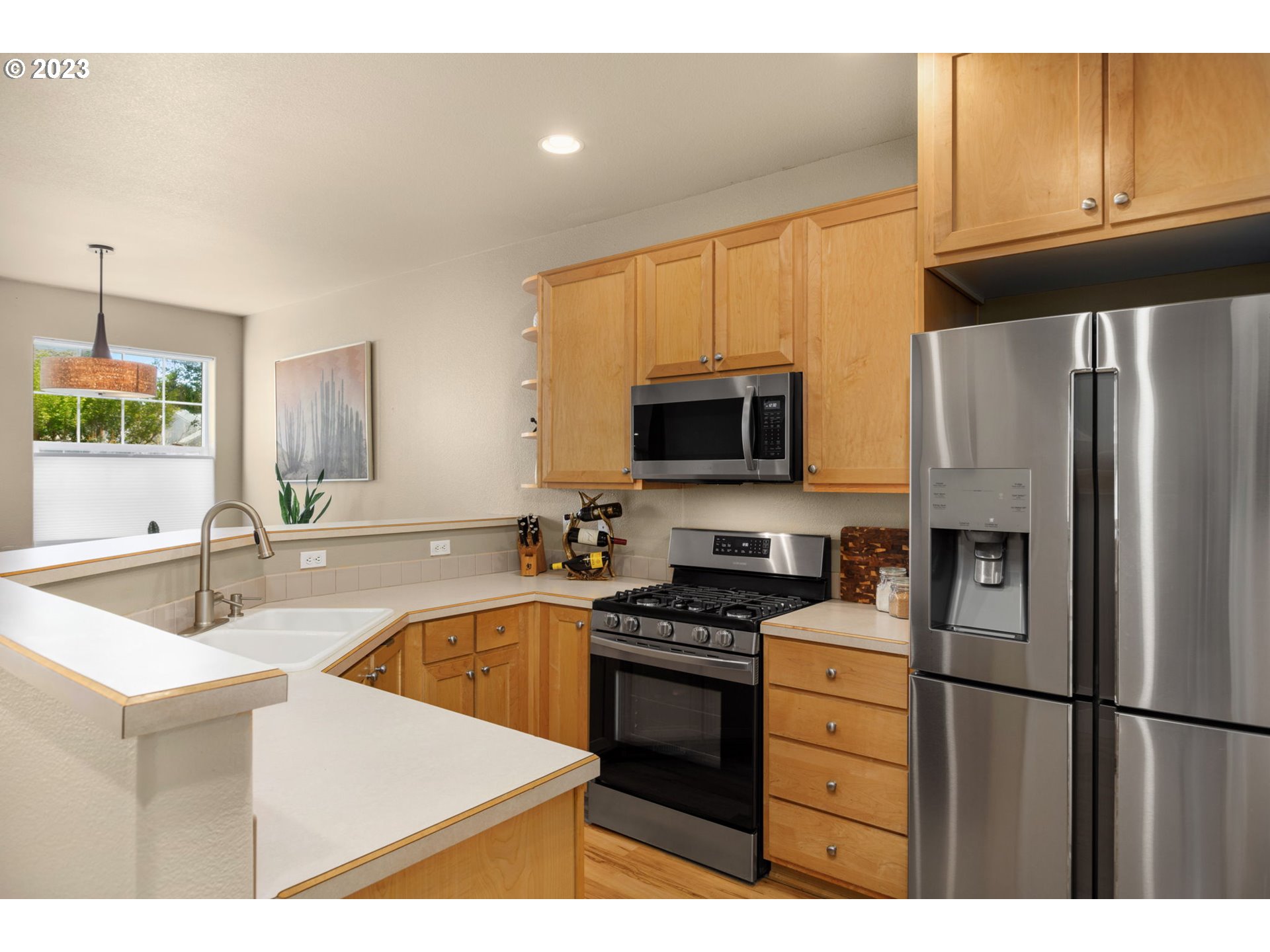 14740 Southwest Redbud Way Beaverton, OR 97007 - Photo 6 of 27 Kitchen