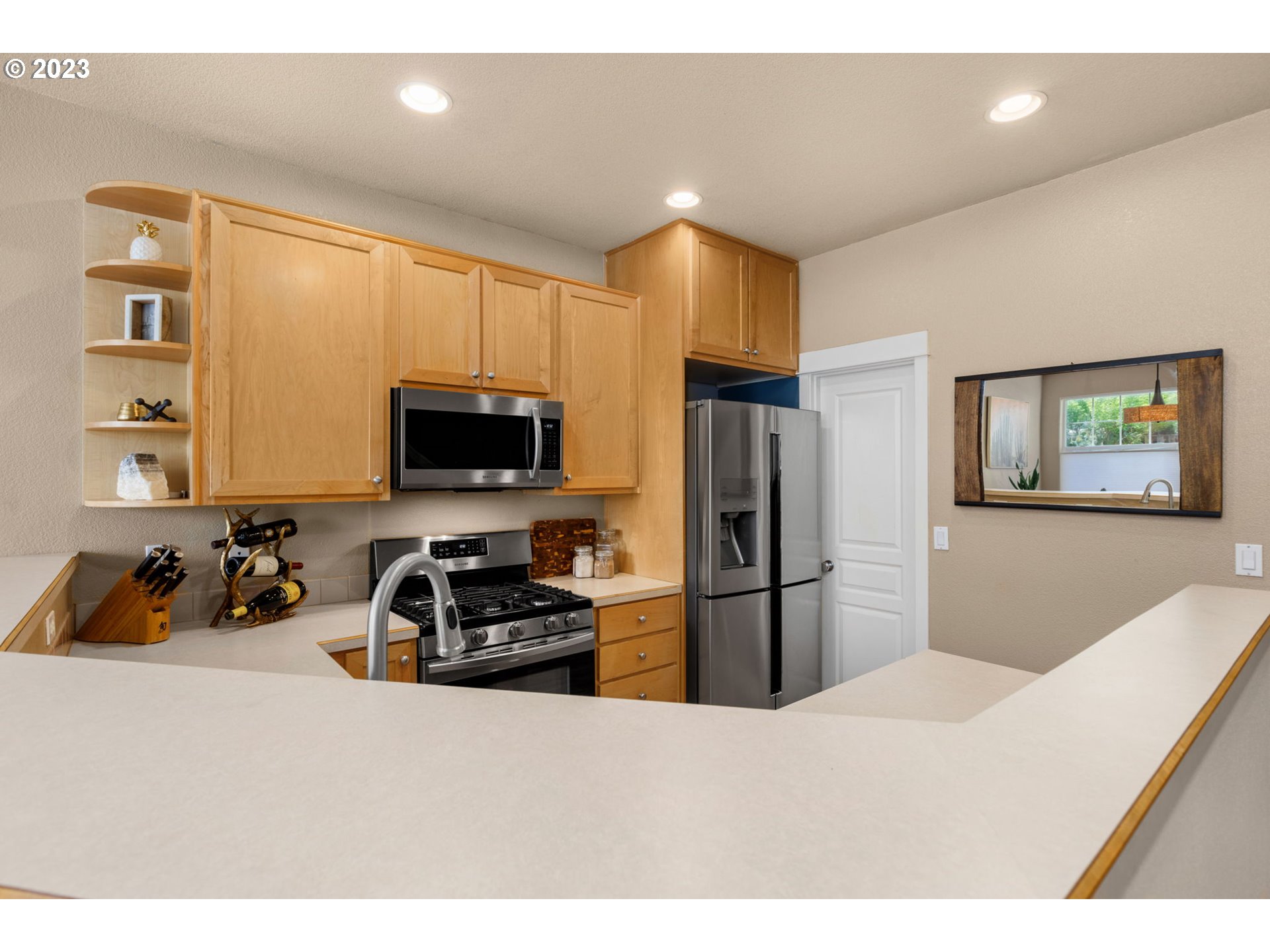 14740 Southwest Redbud Way Beaverton, OR 97007 - Photo 7 of 27 Kitchen