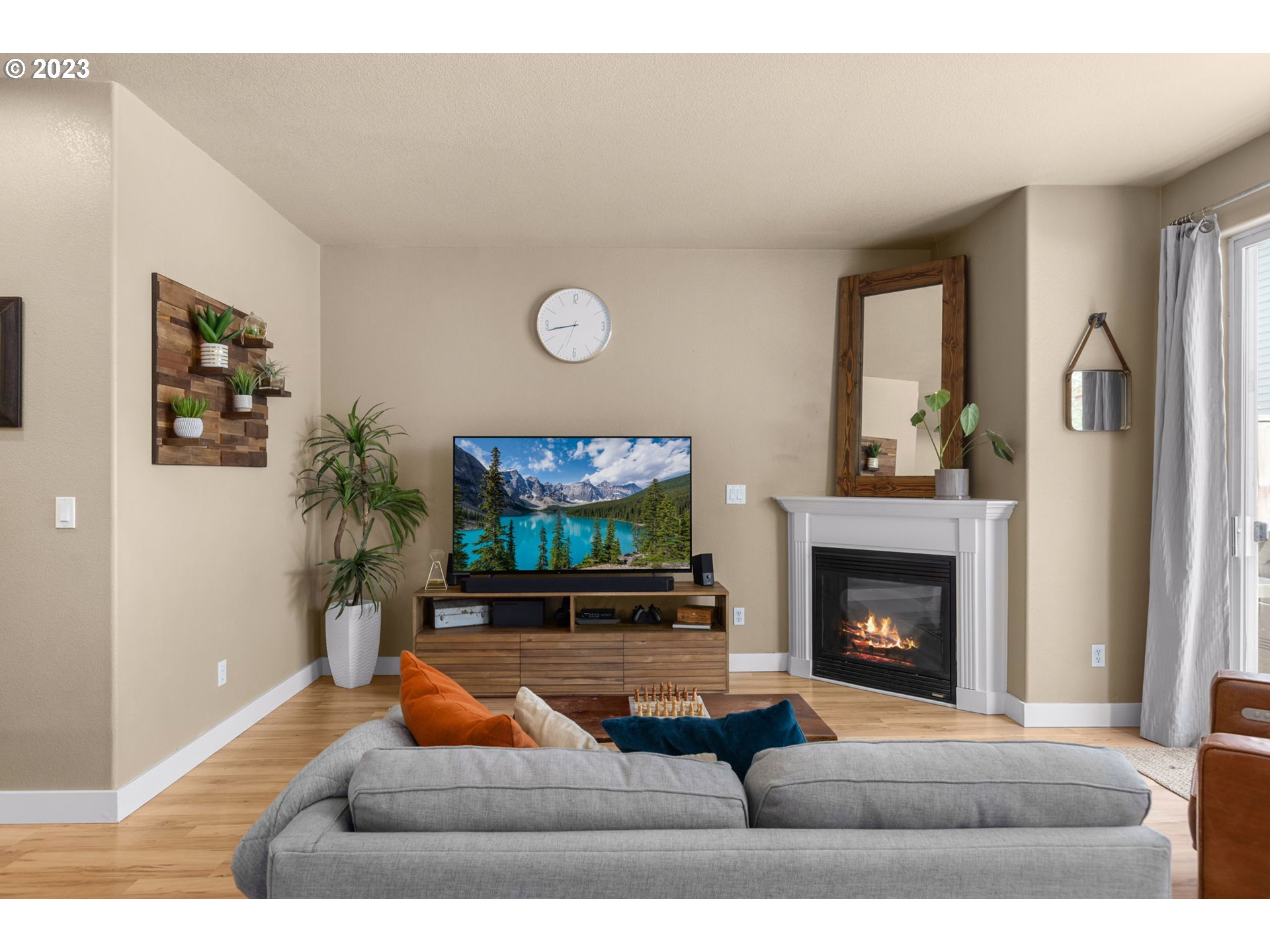 14740 Southwest Redbud Way Beaverton, OR 97007 - Photo 10 of 27 Living Room