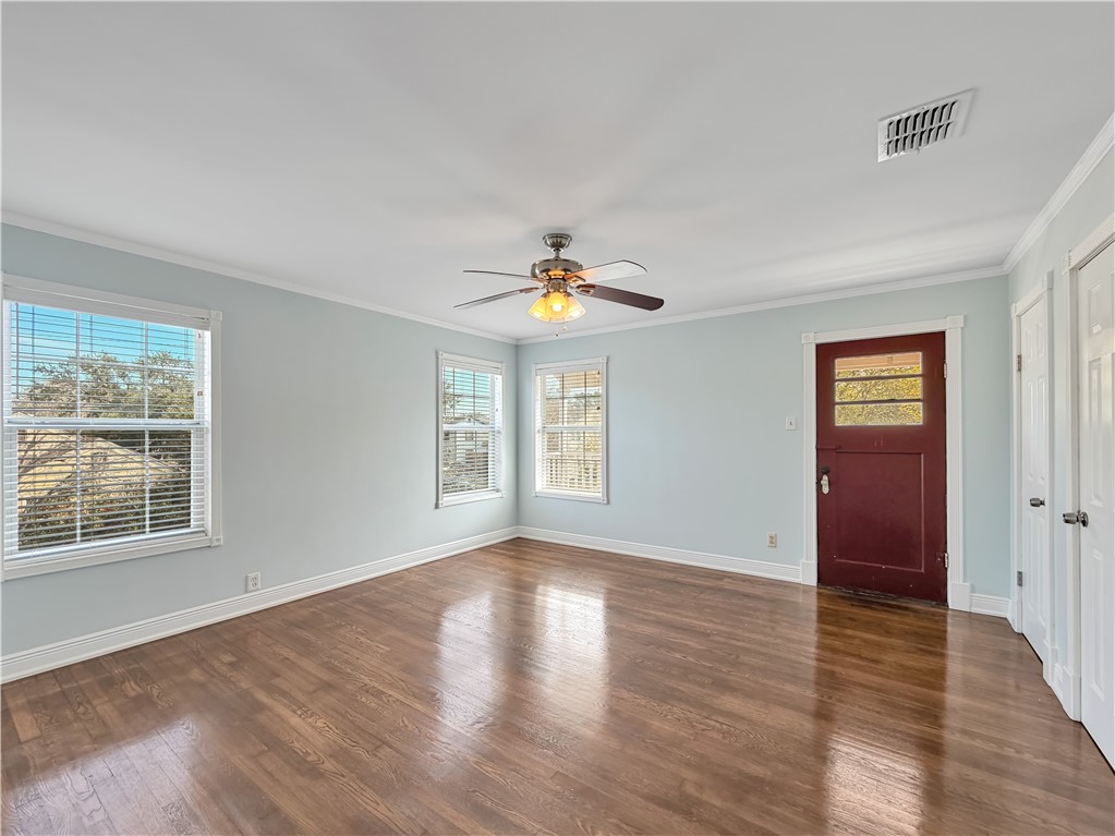 402 Southern Street Corpus Christi, TX 78404 - Photo 27 of 40 Upstairs Bedroom 2