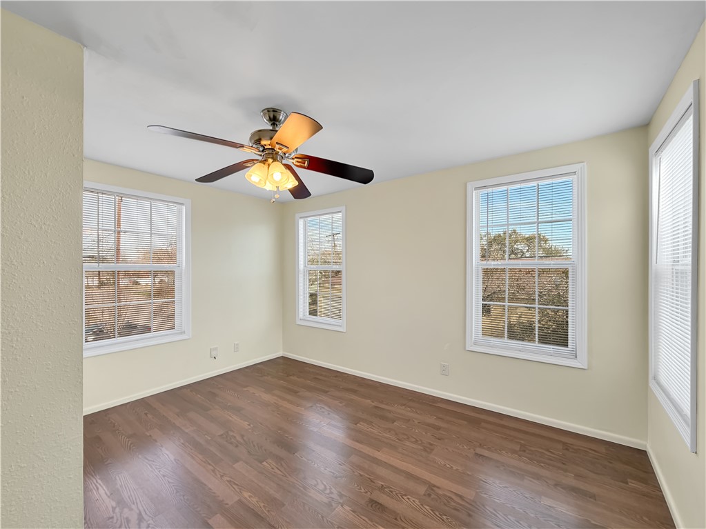 402 Southern Street Corpus Christi, TX 78404 - Photo 31 of 40 Upstairs Bedroom 3