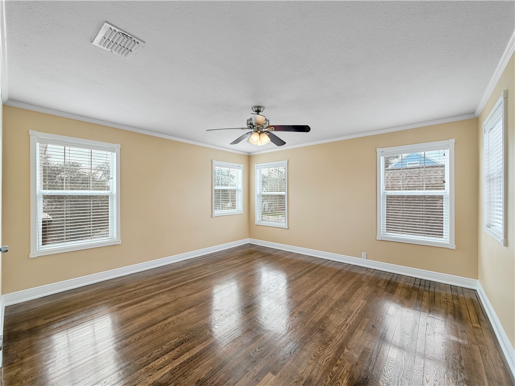 402 Southern Street Corpus Christi, TX 78404 - Photo 32 of 40 Upstairs Bedroom 4
