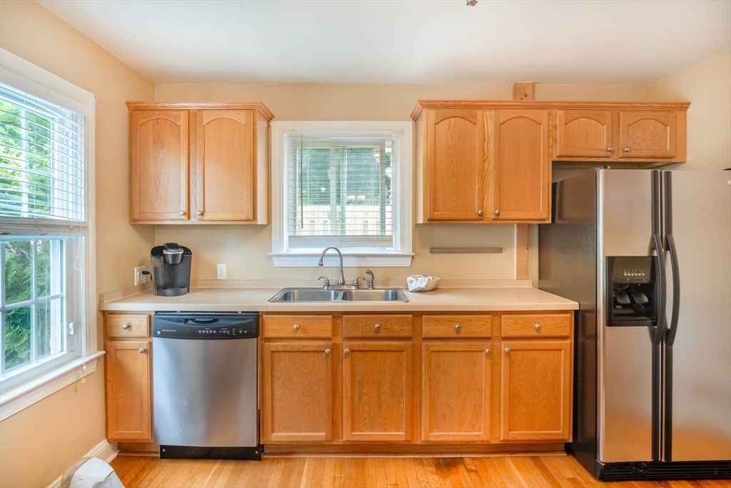 43 Ellsworth Avenue Springfield, MA 01118 - Photo 5 of 35