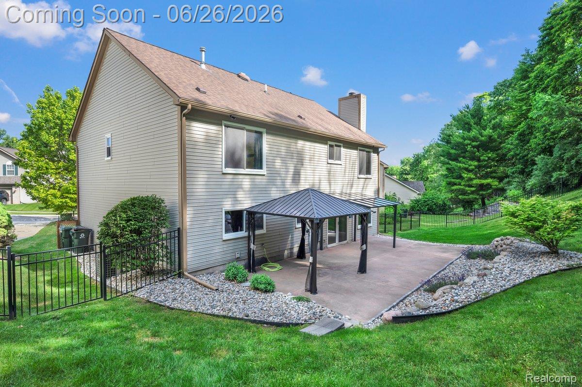 126 Eagle Ridge Road Lake Orion, MI 48360 - Photo 27 of 29 126 Back.jpg
