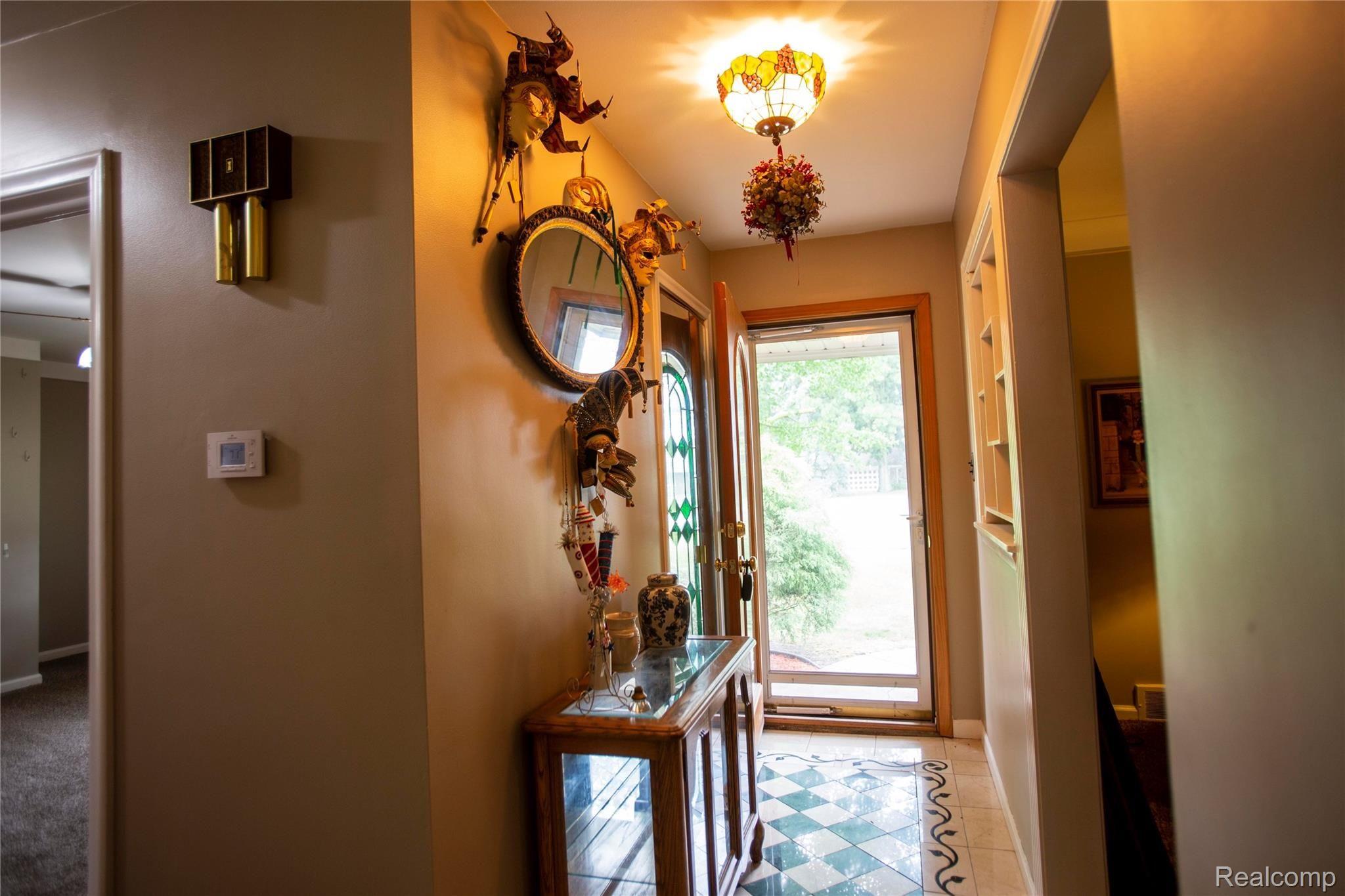 9661 Allen Road Allen Park, MI 48101 - Photo 2 of 20 FOYERIMG_8847.jpg