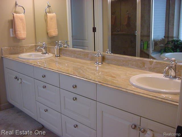 645 Langley Road Rochester, MI 48309 - Photo 13 of 24 Master Bath Room