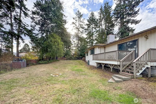 a view of a house with a backyard