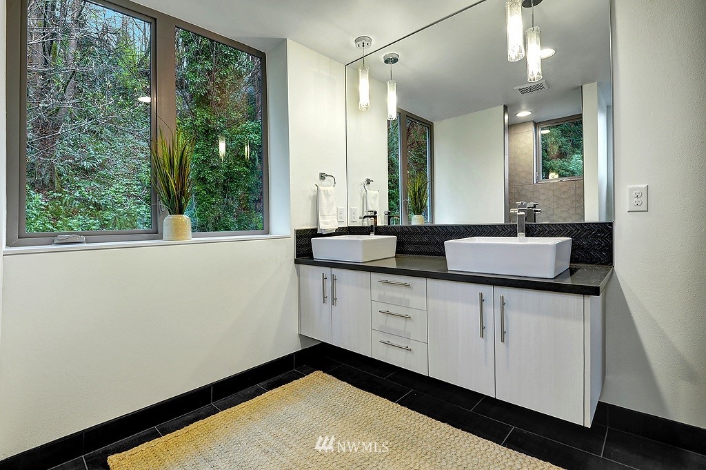 1706 Alki Avenue Southwest, Unit B Seattle, WA 98116 - Photo 3 of 12